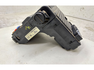 Блок предохранителей 30765646   Volvo V70    