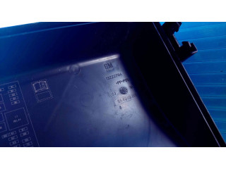 Крышка блока предохранителей 13222784   Chevrolet Cruze    