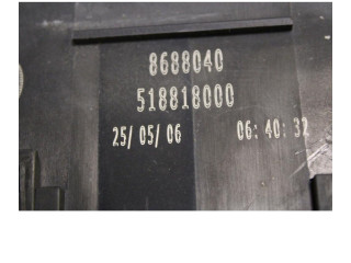 Блок предохранителей 8688040, 318789120 Volvo C70