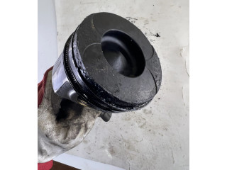 Píst Subaru Outback