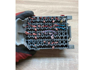 Блок предохранителей 9162439 Volvo S60