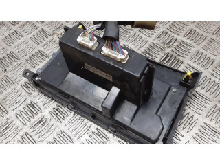 Радио/ проигрыватель CD/DVD / навигация