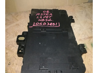 Блок предохранителей 13206762, 5DK00866932 Opel Astra H