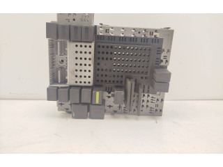 Блок предохранителей 8688383, 8645716   Volvo S80    