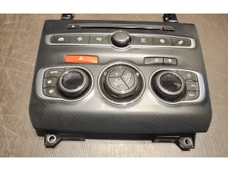 Радио/ проигрыватель CD/DVD / навигация