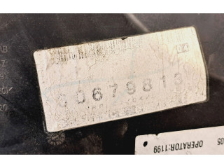 Блок предохранителей 8688040, 00679813 Volvo V70