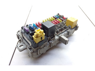 Блок предохранителей YQE102720, 203142090999 Rover 414 - 416 - 420