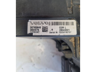 Блок предохранителей 30765646, 28043321 Volvo S60