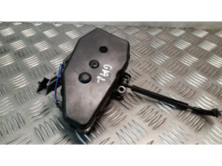 Притягиватель задней крышки