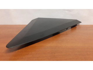 Другая деталь отделки пере́дней дверей