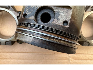 Píst MD152563, MD119671   Mitsubishi Pajero     