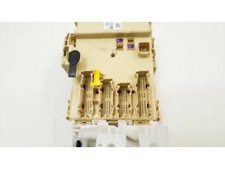 Блок предохранителей 8273012X80 Toyota Auris E180