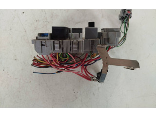 Блок предохранителей 8690698   Volvo S60    