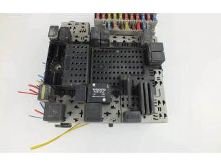 Блок предохранителей  8676286   Volvo V70    