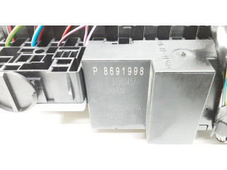 Блок предохранителей 8691998, P8691998 Volvo XC90