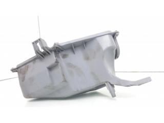 Другая деталь отсека двигателя