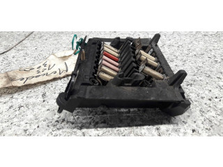 Ящик предохранителей (комплект)       Mercedes-Benz 200 300 W123