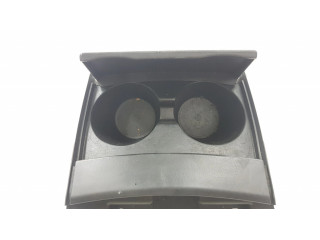 Передний держатель чашки