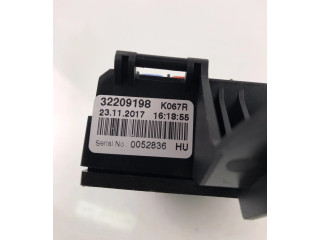 Блок предохранителей  32209198, NO3068   Volvo XC90    