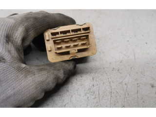 Блок управления E8T08473 Mitsubishi Carisma