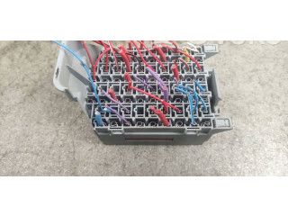 Блок предохранителей  9162439   Volvo S80    