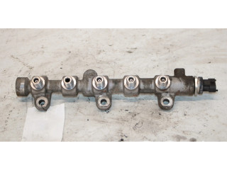 Топливная рампа 8200954113A, 0445214196   Renault Trafic II (X83) 2.0  для двигателя M9RE780