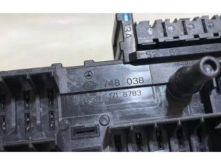 Pojistková skříňka 748038 Mercedes-Benz GLK (X204) 2012