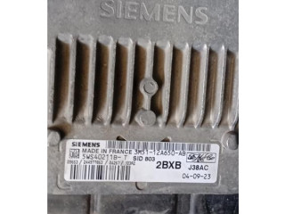 Топливная рампа 3M5112A650AB Ford C-MAX I