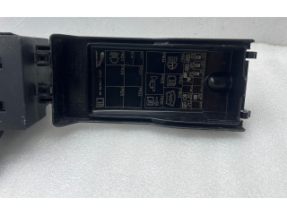 Блок предохранителей GX7314A076AA Jaguar XE