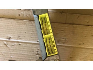 Řídící jednotka B38318881C   Mazda 323 1990