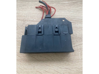 Блок предохранителей 90589541 Opel Meriva A