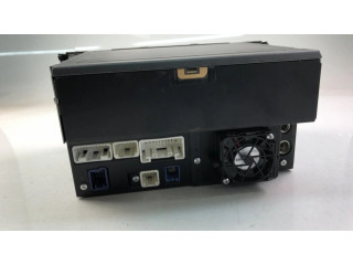 Радио/ проигрыватель CD/DVD / навигация