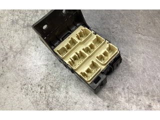 Блок предохранителей 8273405030   Toyota Corolla Verso AR10    