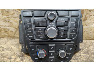 Радио/ проигрыватель CD/DVD / навигация