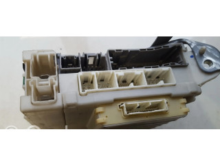 Блок предохранителей  8273053020   Lexus IS 220D-250-350    