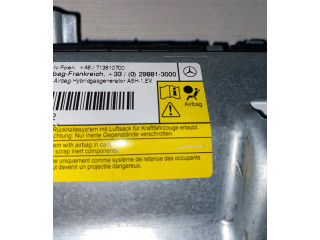 Подушка безопасности для колен 617379600C Mercedes-Benz A W176