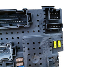 Блок предохранителей 8676391, 12217799   Volvo XC90    
