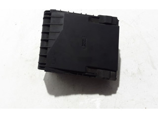 Блок предохранителей 1K0937629A   Volkswagen Caddy    