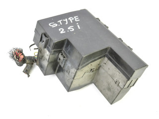 Блок предохранителей 7154-3276, 2R8T14A003EB Jaguar S-Type