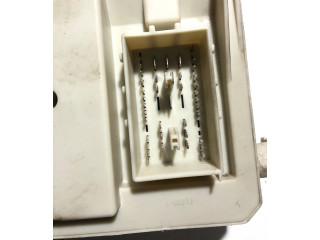 Блок предохранителей 30765471, 00018606   Volvo C30    