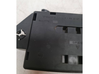 Блок предохранителей 9441776   Volvo V70    