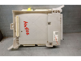 Pojistková skříňka Řídící jednotka BSM 8273060180 Toyota Land Cruiser (J200) 2015