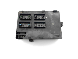 Блок предохранителей LJB2822AB Jaguar XK8 - XKR