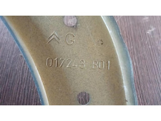 Держатель передней фары