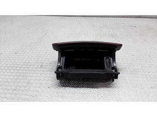 Передняя пепельница