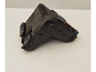 Блок предохранителей 30765646, 28043321 Volvo V70