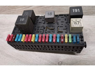 Блок предохранителей  357937039, 1h0953227   Volkswagen Transporter - Caravelle T4    