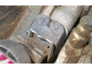 Топливная рампа 0438121011, 026133353 Audi 80 90 B3