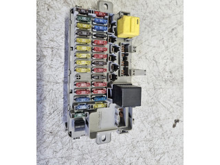 Блок предохранителей YQE000070, 211119081401 Rover 45