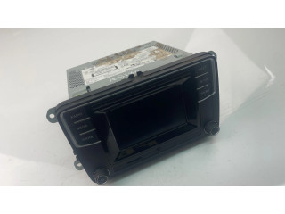 Радио/ проигрыватель CD/DVD / навигация